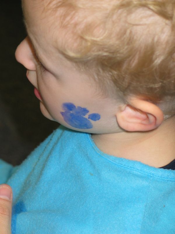 A clue!
What better face-paint design for a guy playing "Blue" than a paw print?
