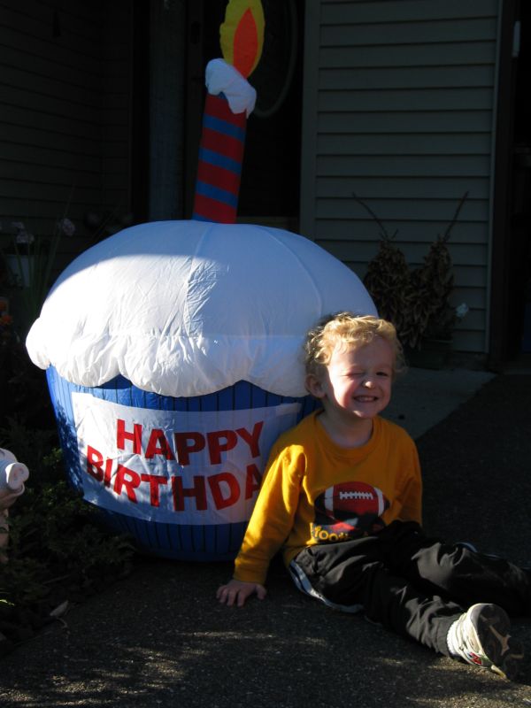 Cupcake Pose
William poses next to the venerable "birthday inflatable".
