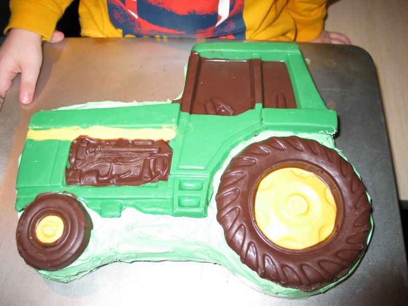John Deere Cake Close-up
Can't beat the combination of cake, chocolate, and John Deere!
