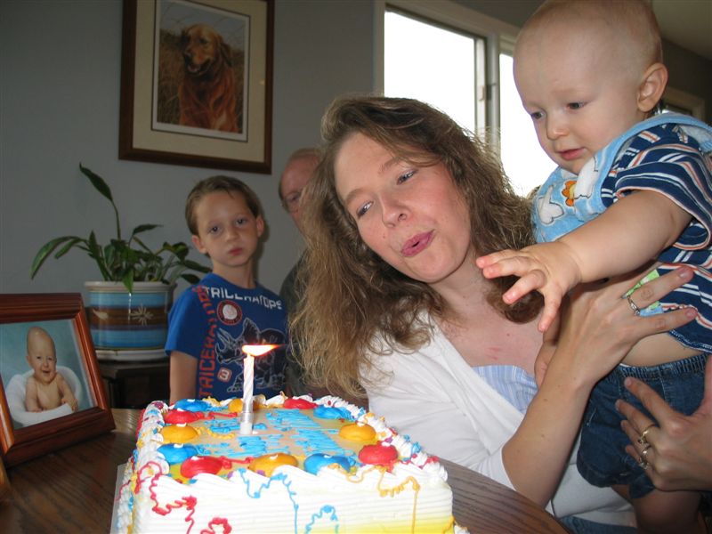 Blow it out
Mommy helps William blow out his candle.
