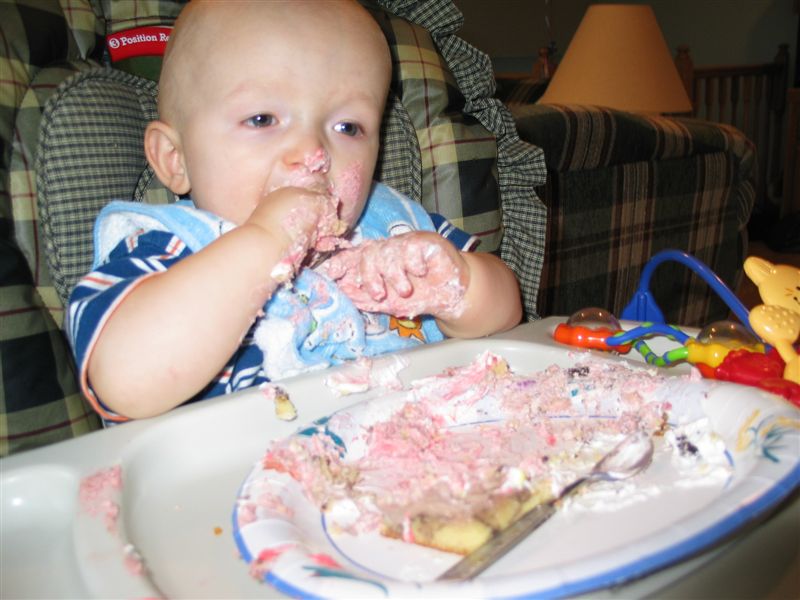 Messy Messy
Williams first task was to mash the cake, turning the red and white frosting pink!
