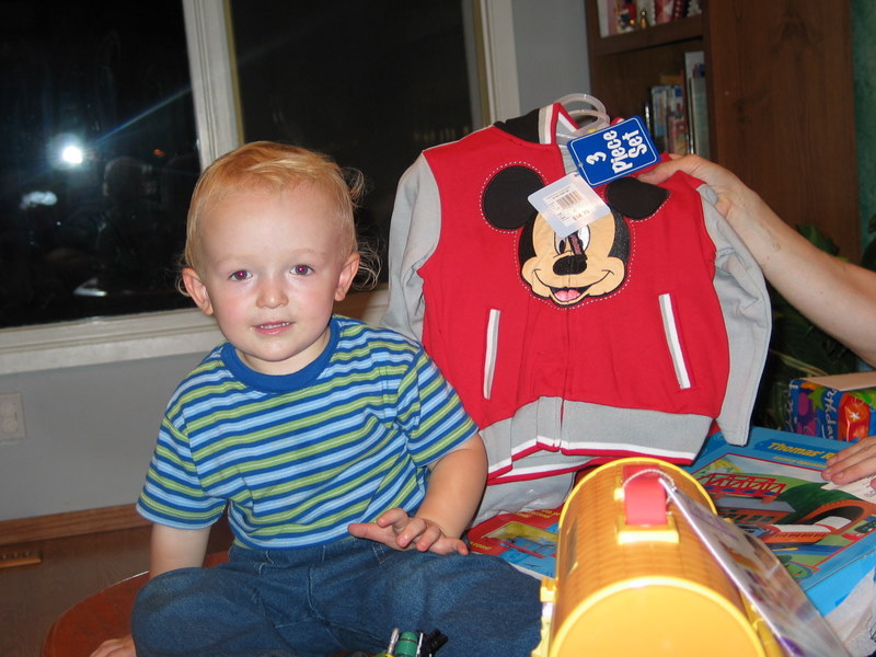 Mickey!
A very cute Micky outfit is now in William's wardrobe.
